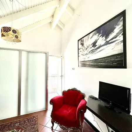 Konukevi Saint Patrick 4*